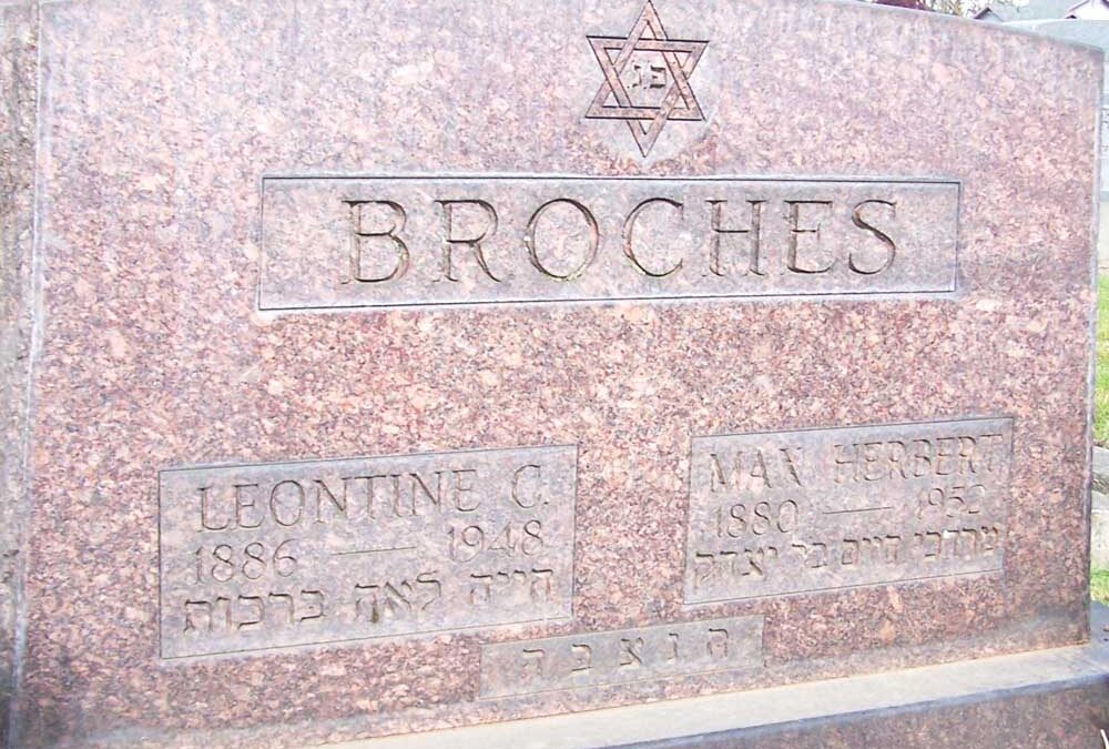 LEONTINE BROCHES Monument