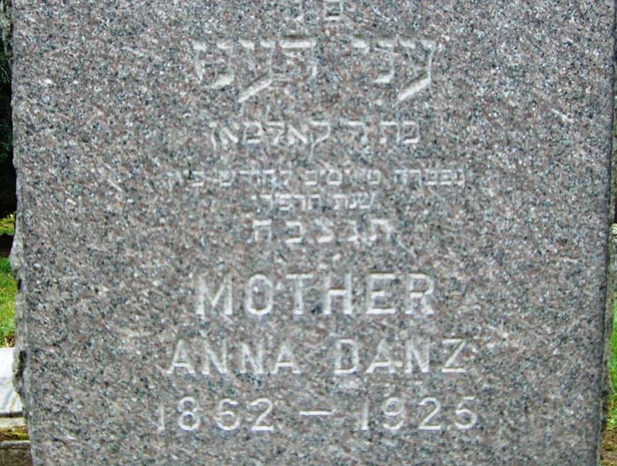 ANNA DANZ Monument